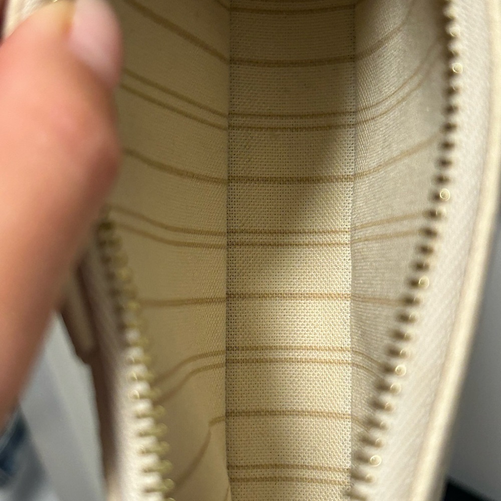 SOLD Louis Vuitton Easy Pouch on Strap - Picture 9 of 10